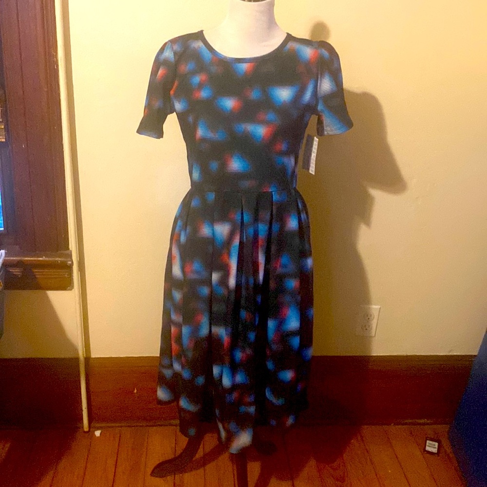 *NWT* Large LuLaRoe Amelia Dress! Fabric has good stretch.Comes with free item!